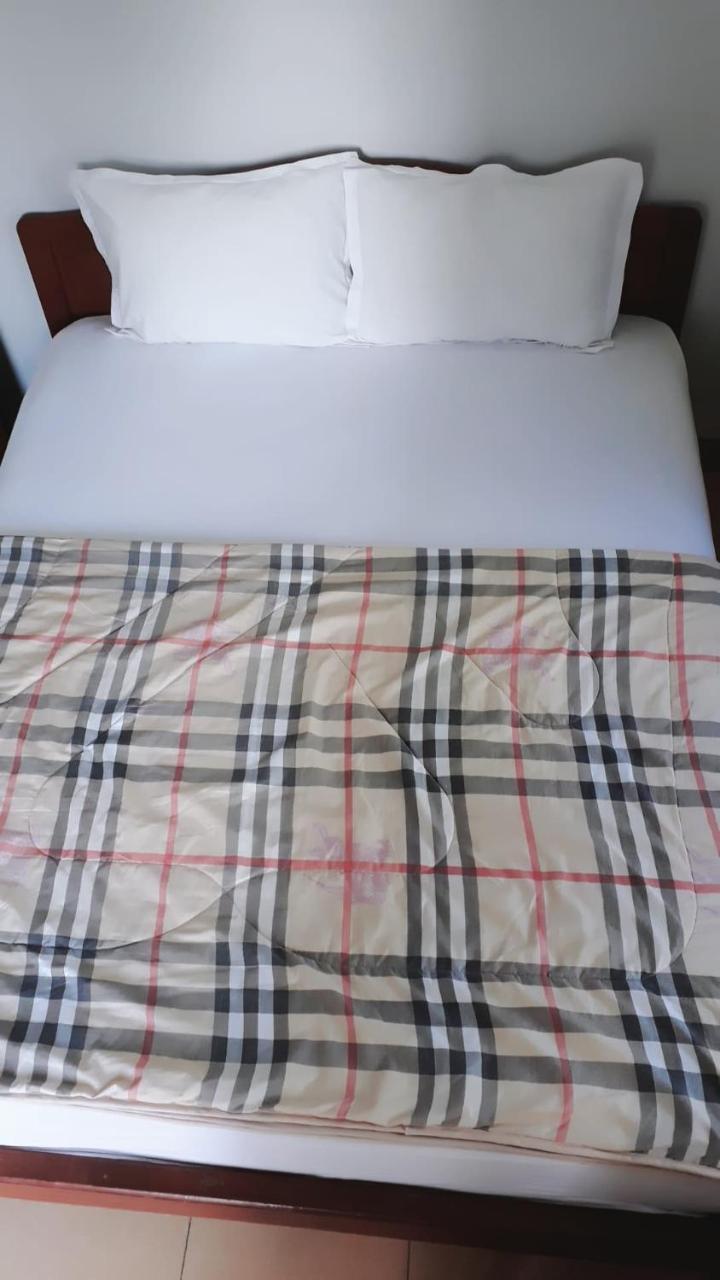 Phong Lan Guesthouse Hue Bagian luar foto